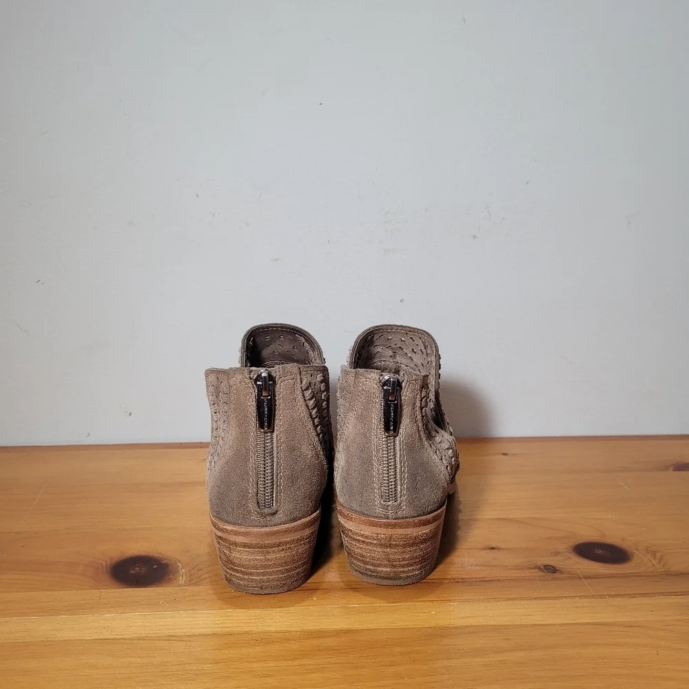 Vince Camuto Prastata Suede Woven Laser Cut Taupe Booties Womens Sz 9 Boots - Picture 6 of 10